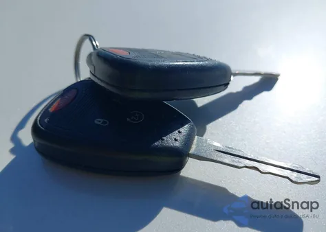 2016 Jeep Compass Latitude z USA, uszkodzony, nr VIN 1C4NJDEB4GD663319